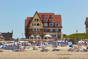 Гостиница Beach Hotel - Auberge des Rois  Де Хаан